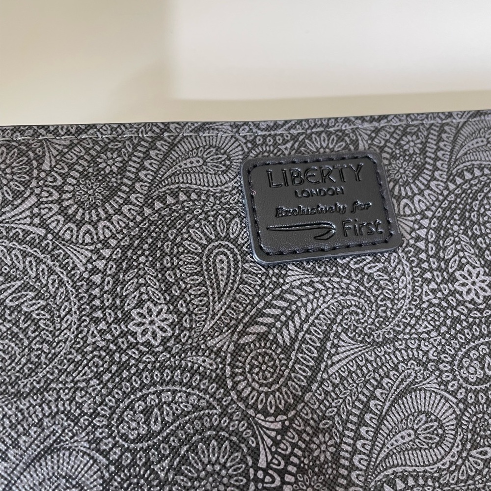 Liberty London For British Airways First Class Black Paisley Toiletry Bag - Picture 3 of 10